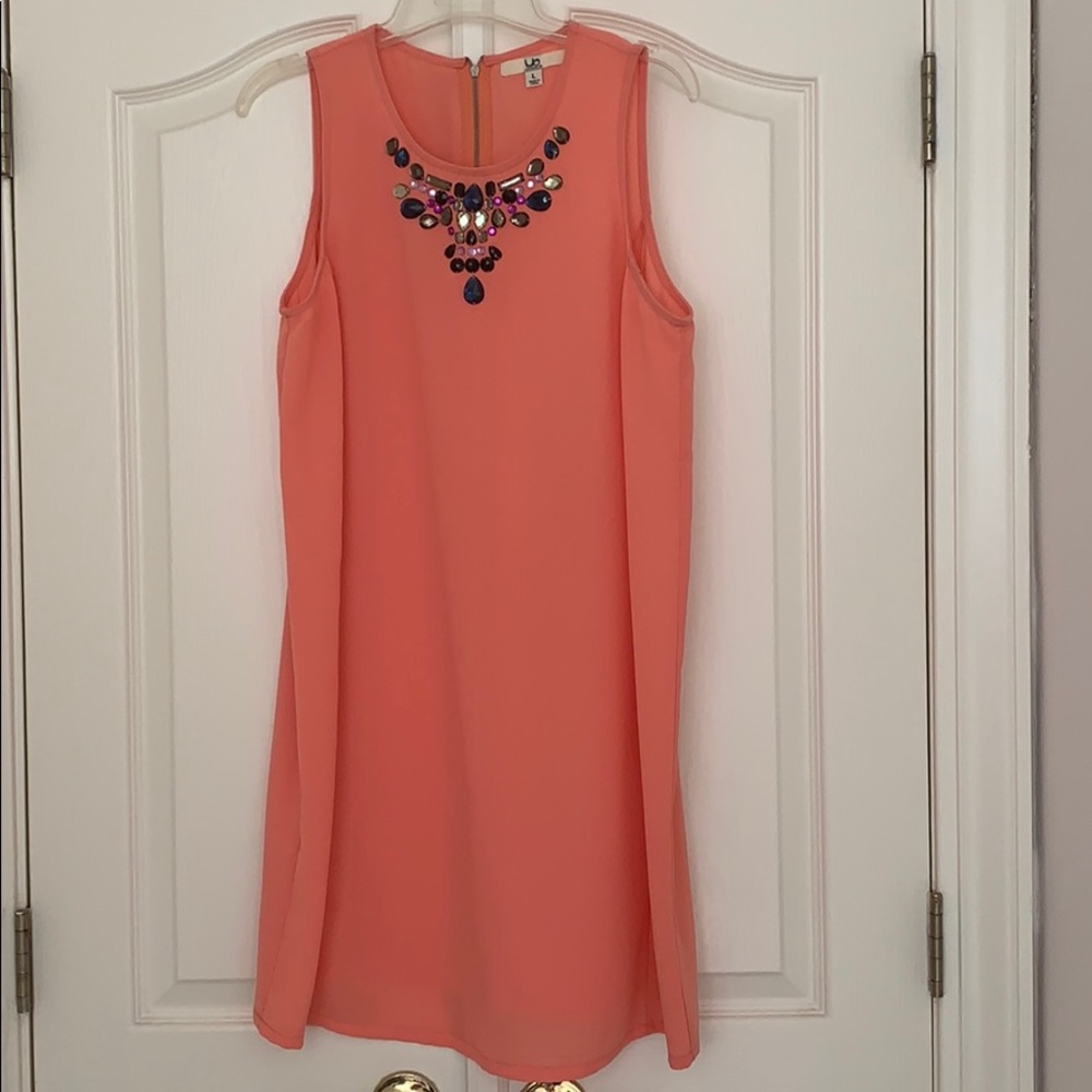Sleeveless Embellished Shiftdress